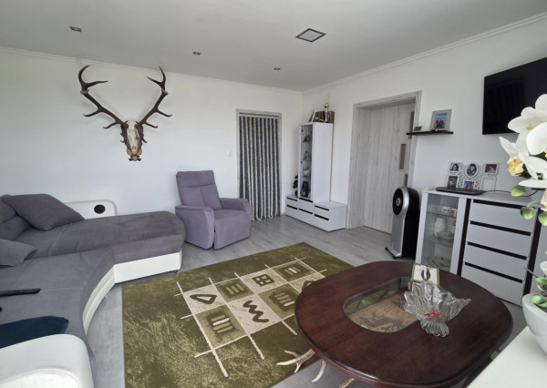 Ponúkame na predaj 3 izbový byt s garážou v Čalovci