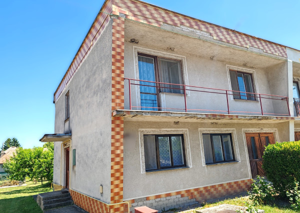 Ponúkame na predaj rodinný dom v obci Číčov