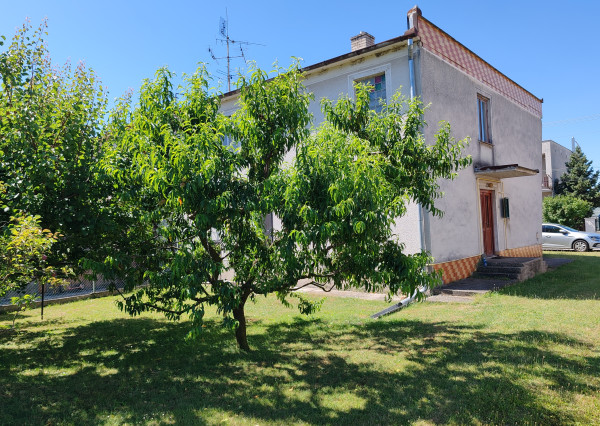 Ponúkame na predaj rodinný dom v obci Číčov