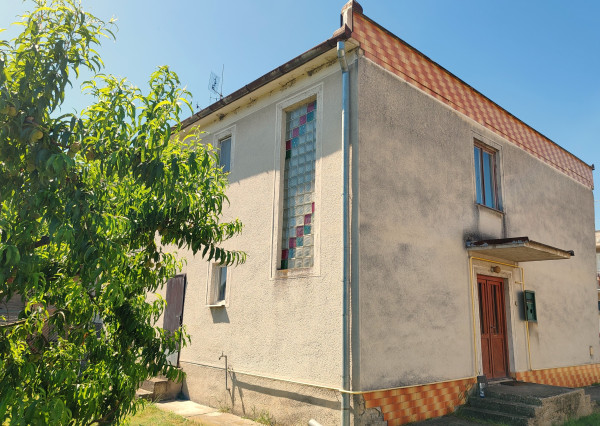 Ponúkame na predaj rodinný dom v obci Číčov