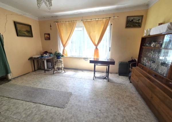 Ponúkame na predaj dom na polosamote pri Svätom Petri