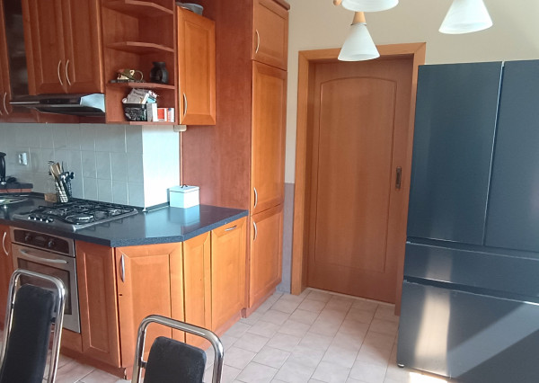 Na predaj 3 izbový zrekonštruovaný byt s balkónom v Nových Zámkoch