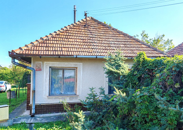 Rodinný dom s garážou na predaj v Marcelovej