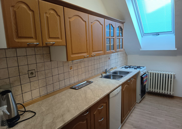 Na prenájom zariadený 1 izb.byt v RD v N.Zámkoch