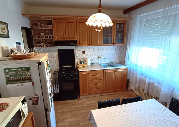 Na prenájom veľký rodinný dom v obci Dvory nad Žitavou