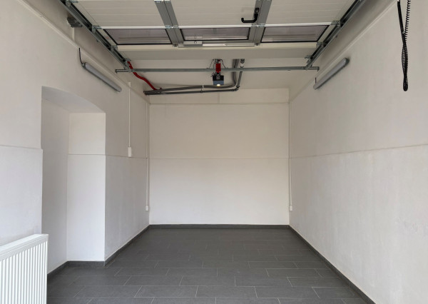 Garáž v centre mesta Komárno na prenájom