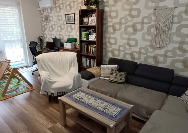 Na predaj zrekonštruovaný 3 izbový byt v Nových Zámkoch