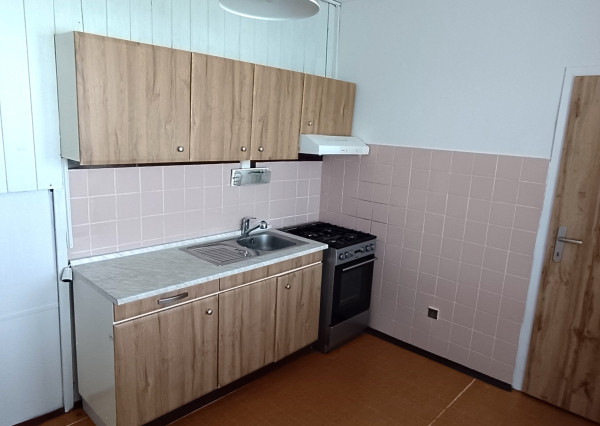 Prenájom 2 izbového bytu na sídlisku JUH v Nových Zámkoch,