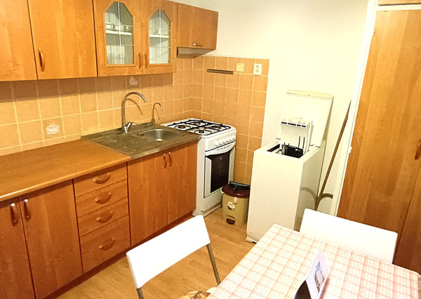 Prenájom 2 izbového bytu na prednádraží v Nových Zámkoch.