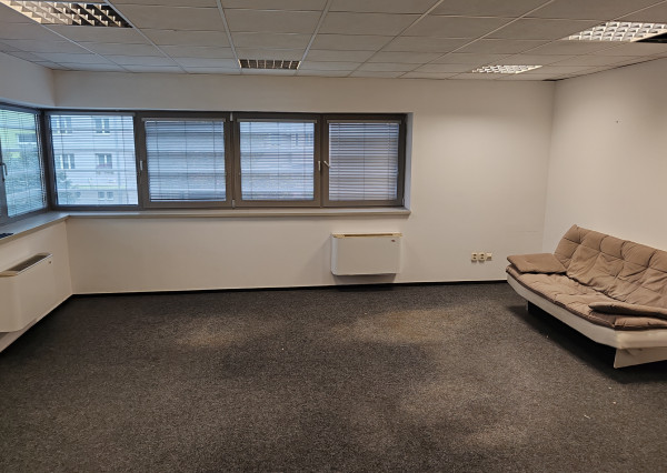 Väčšia kancelária na prenájom v Komárne