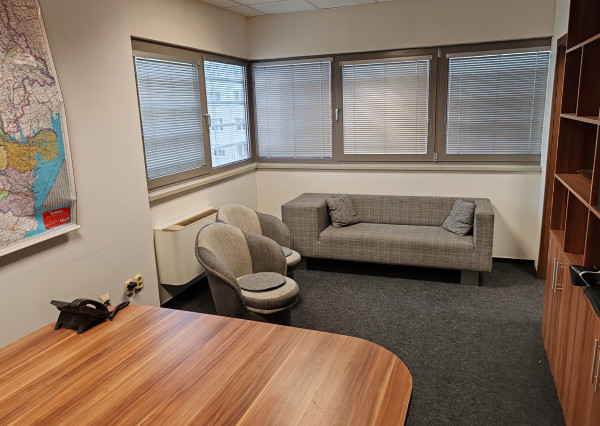 Pekná kancelária na prenájom v Komárne