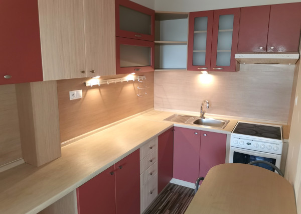 Na prenájom 1 izbový byt v Nových Zámkoch