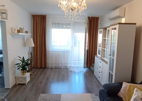 Na predaj zrekonštruovaný 3 izbový byt v Nových Zámkoch