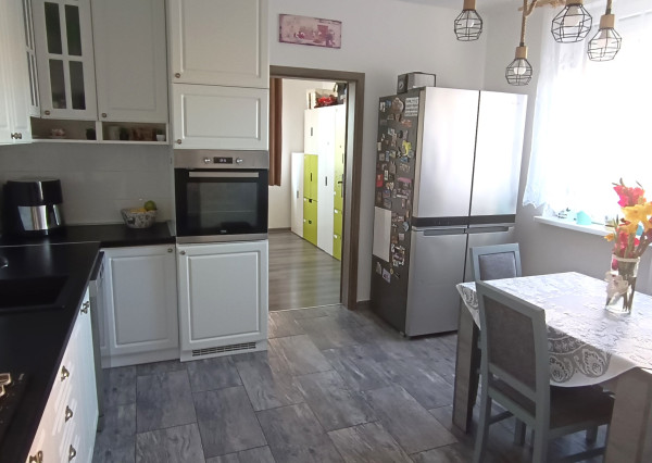 Na predaj zrekonštruovaný 3 izbový byt v Nových Zámkoch