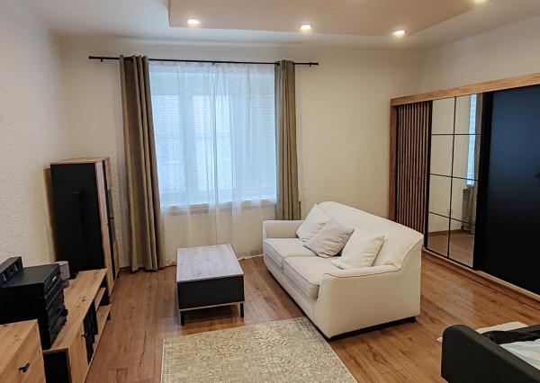 Zariadený veľký  2 izbový byt na prenájom v Komárne