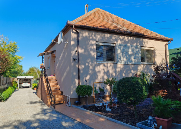 Pekný rodinný dom na predaj pri Komárne