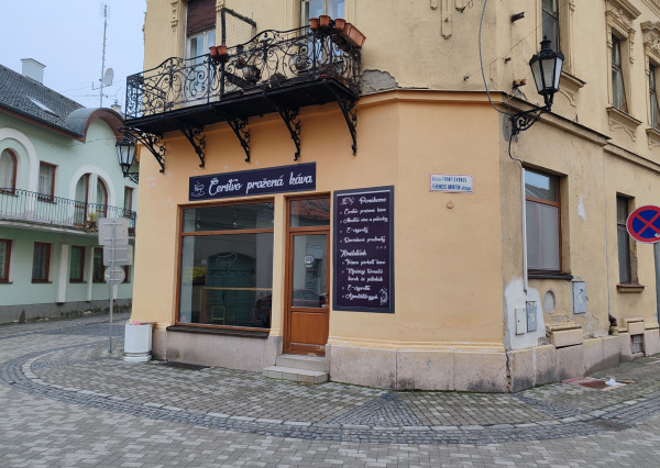 Veľký komerčný priestor na prenájom v centre Komárna