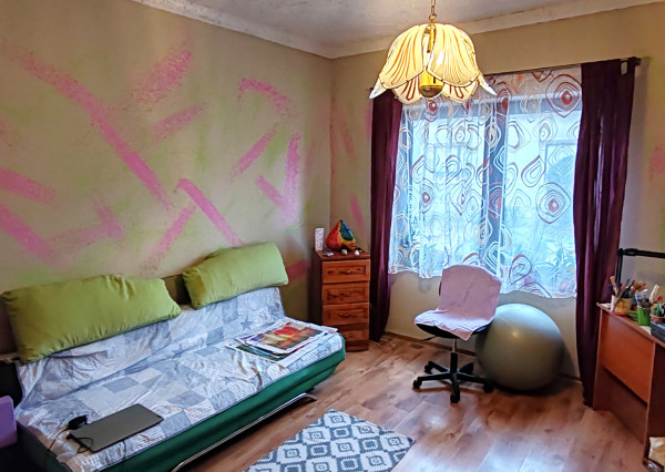 Znížená cena! Dom so 4 izbami a terasou v Komárne