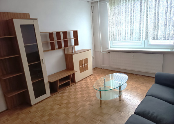 Na prenájom zariadený 2 izbový byt s loggiou v Nových Zámkoch