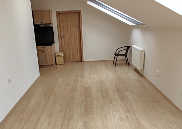 Na prenájom 3  izbový byt v Komárne