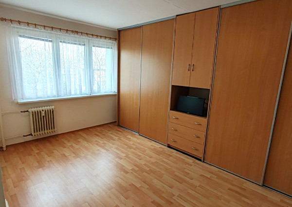 Ponúkame na predaj svetlý 3 izbový byt v Komárne