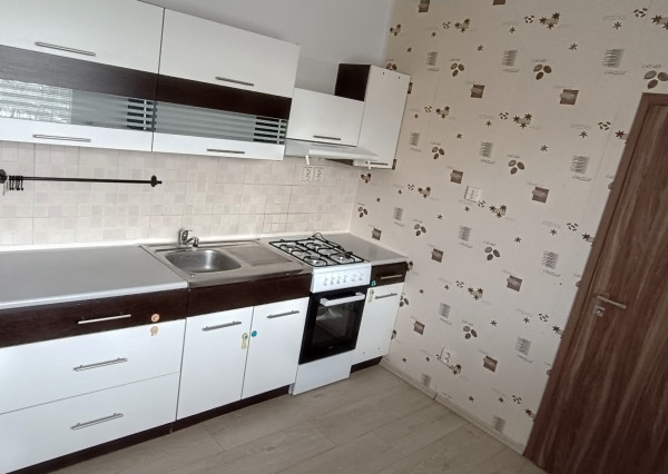 EXKLUZÍVNE NA PRENÁJOM – 2-IZB. BYT NA JUHU V NOVÝCH ZÁMKOCH