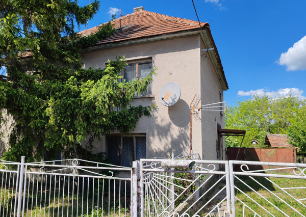 Rodinný dom a veľký pozemok na predaj v Patinciach