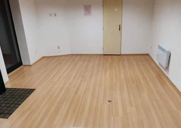 Komerčný priestor v centre Komárna na prenájom