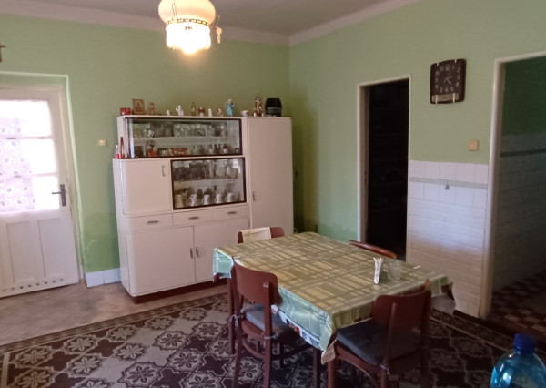 Na predaj starší 4 izbový rodinný dom v obci Tvrdošovce
