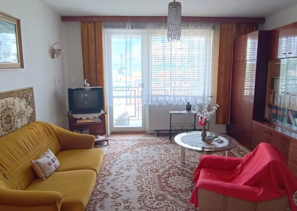 Na predaj veľký 3 izbový byt s balkónom a s garážou v Komárne