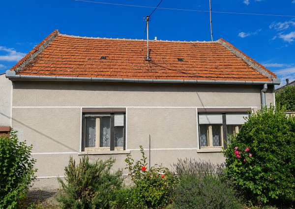 Iba u nás! Rodinný dom s garážou na predaj v Komárne