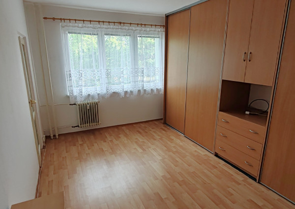 Na prenájom 3  izbový byt s balkónom v Komárne