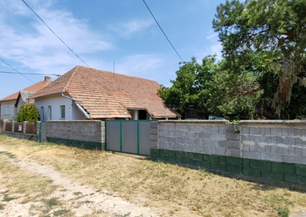 Iba u nás! Dom s pozemkom na predaj - Svätý Peter