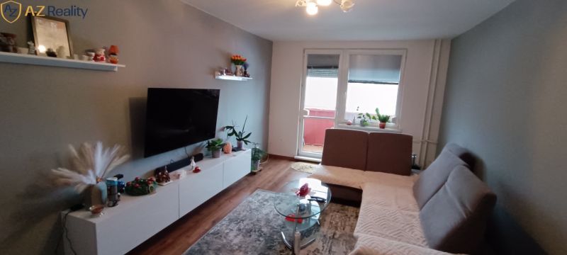obývačka s balkónom