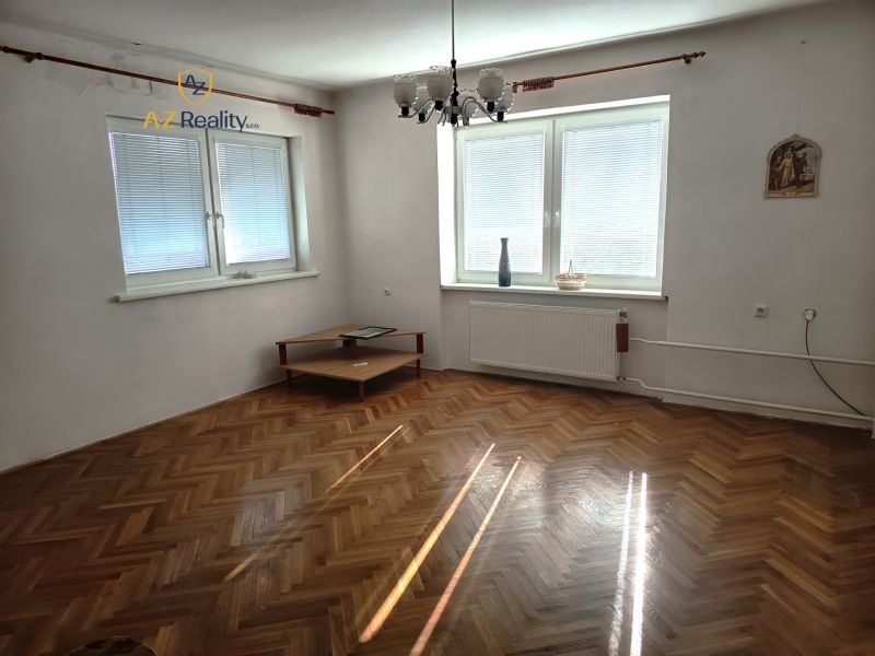obývačka na prízemí.jpg