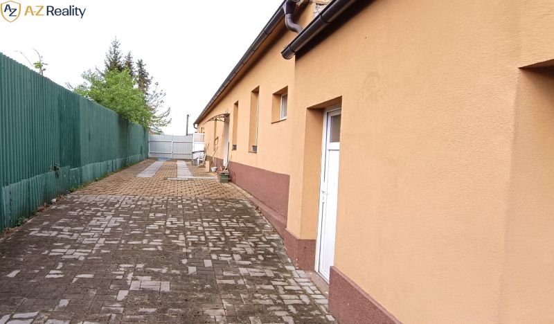 dvor pohľad zo zadu