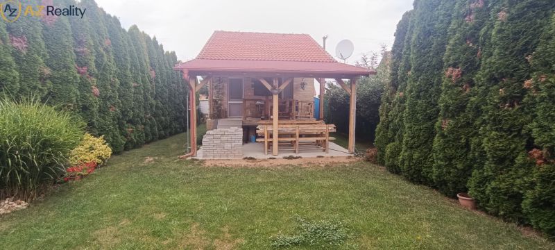 terasa s pozemkom