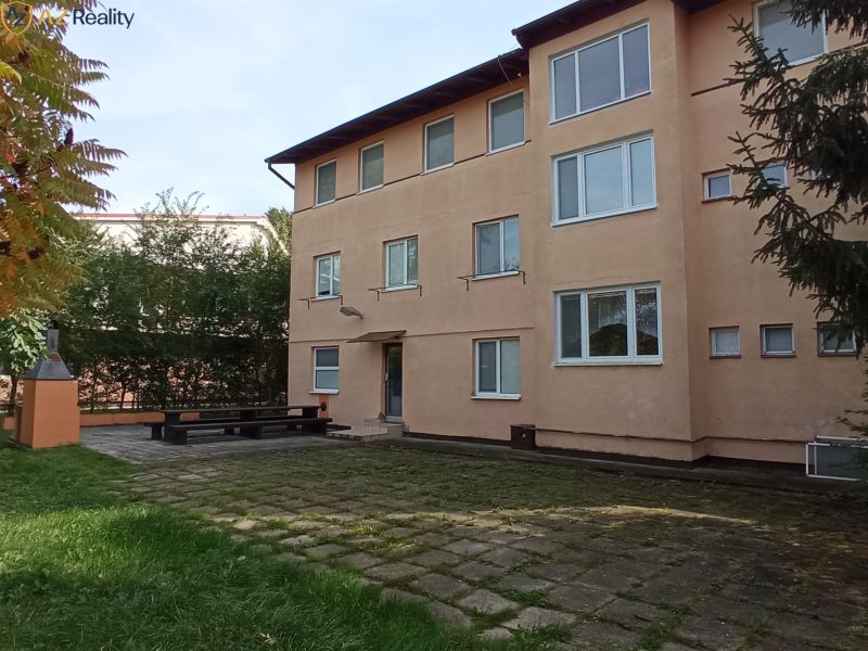 budova zo zadu.jpg