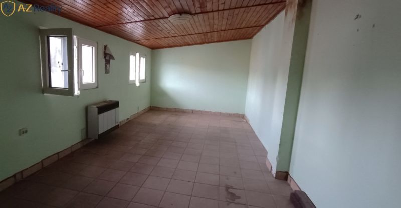 horná izba väčšia do dvora.jpg