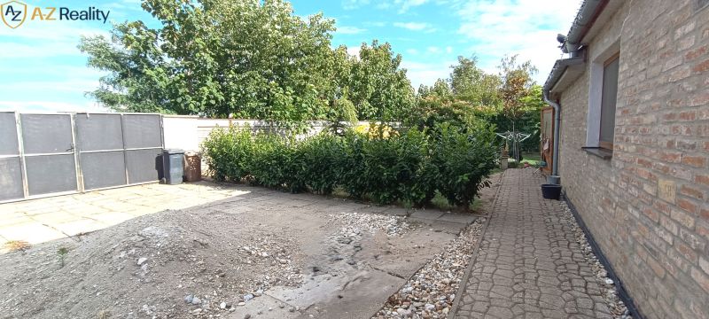 dom s parkovaním od cesty.jpg