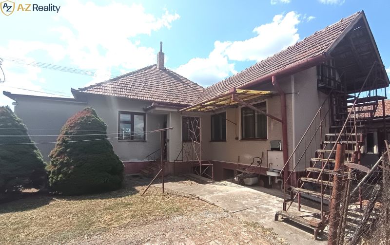 pohľad z boku do dvora.jpg