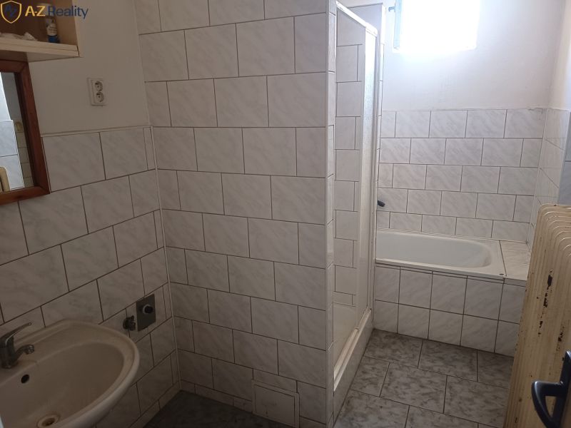 kúpeľňa-vaňa, sprcha,umývadlo.jpg