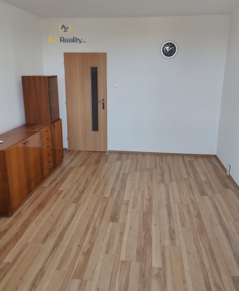 obývačka s balkónom 2.jpg