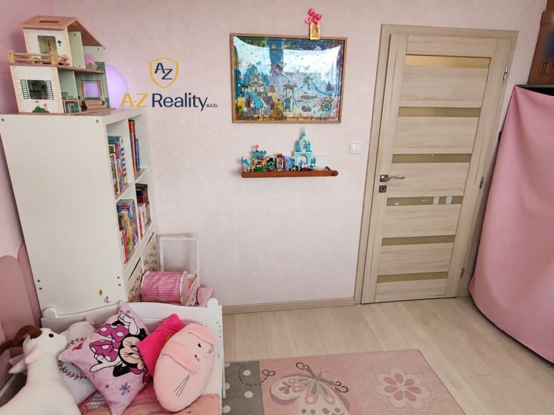 e07a593f-a03a-4a41-8102-51db1f54cecc.jpg