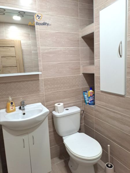 Kúpeľňa časť toaleta s umýv..jpg